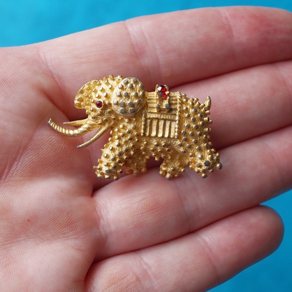Vintage Tiffany-Style Gold Elephant Brooch By House of Borvani, 1966 - Picture 3 of 3